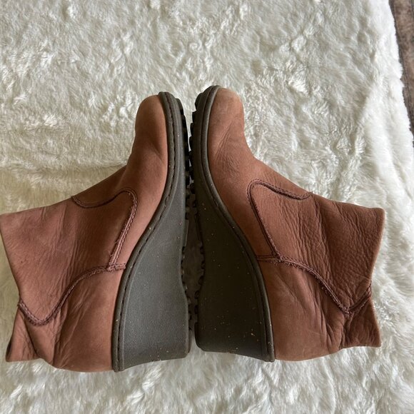 Keen Akita Brown Suede Leather Ankle Booties Wedge Heel Boots Size 6 - Picture 4 of 7